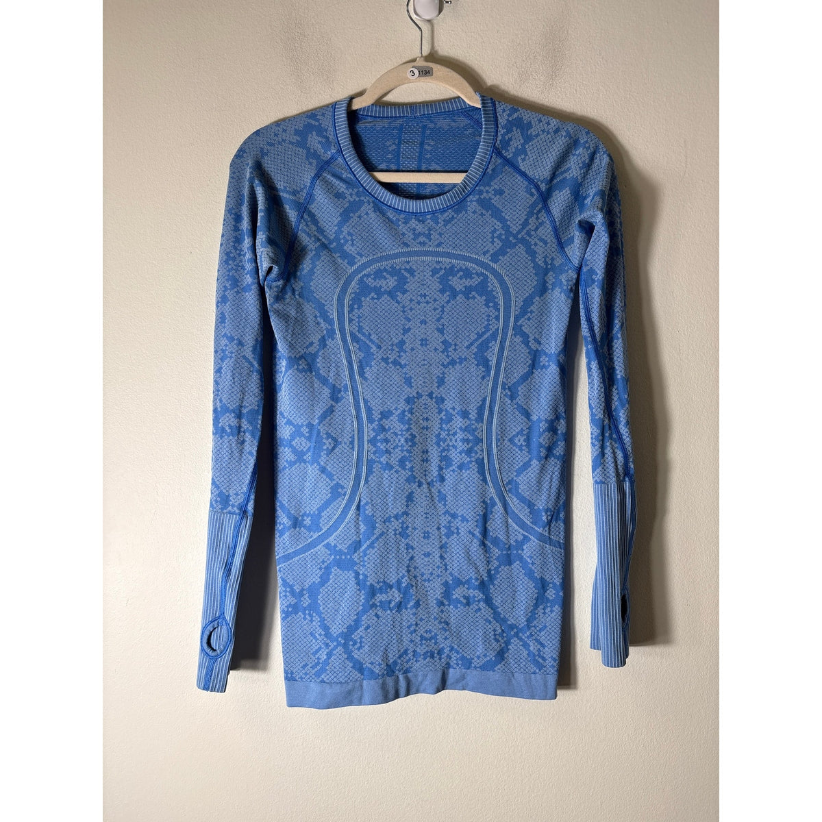 Lululemon Blue Long Sleeve Athletic Top sz 6