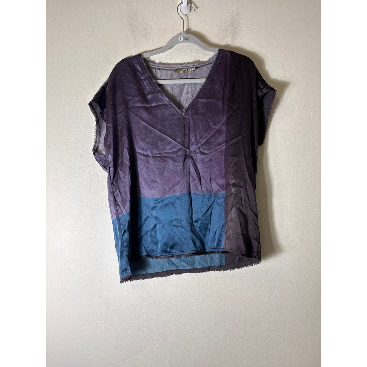 Go by Go Silk Color Block Navy Blue V Neck Top Sz M