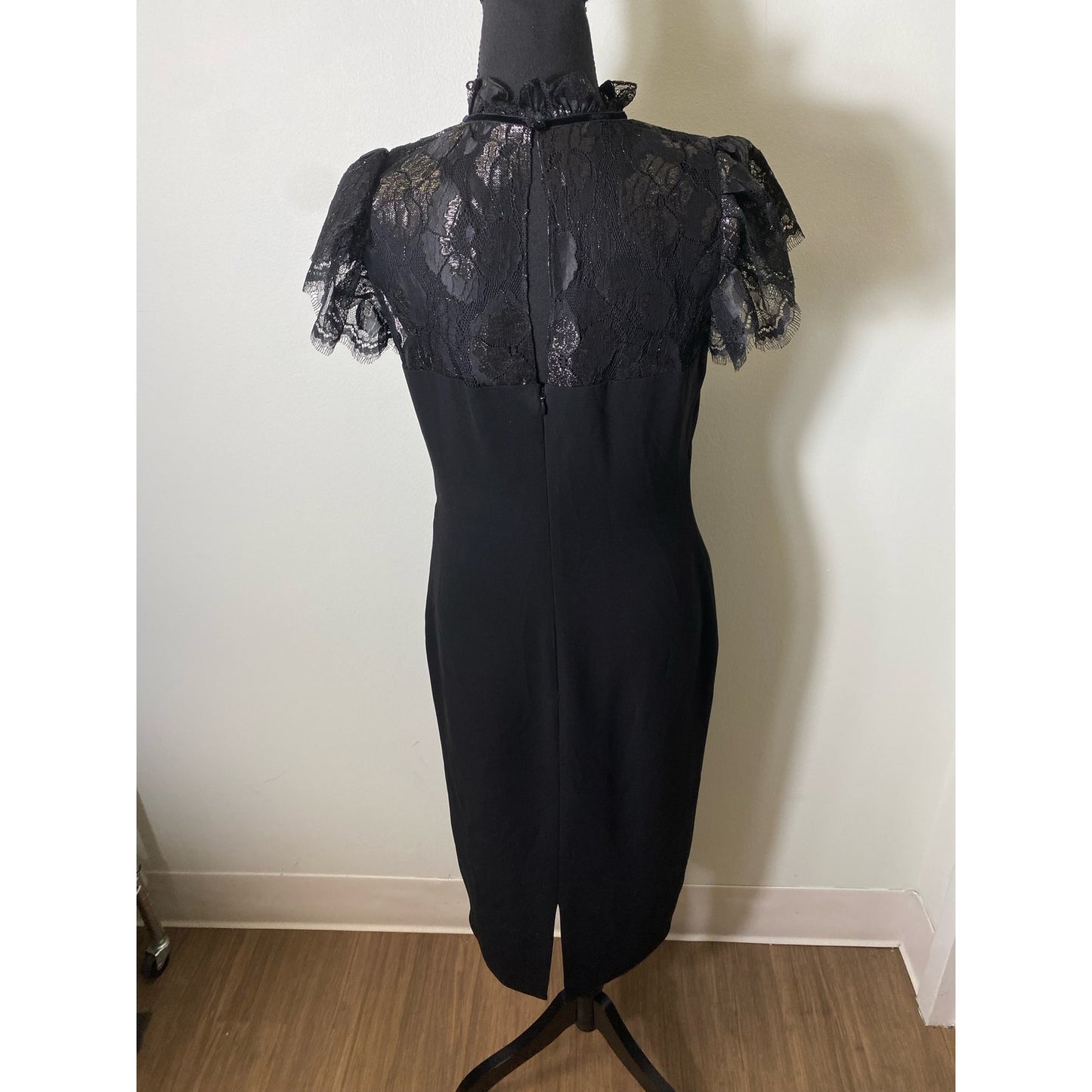 Shoshanna Black Lace Neckline Midi Sheath Dress Sz 6