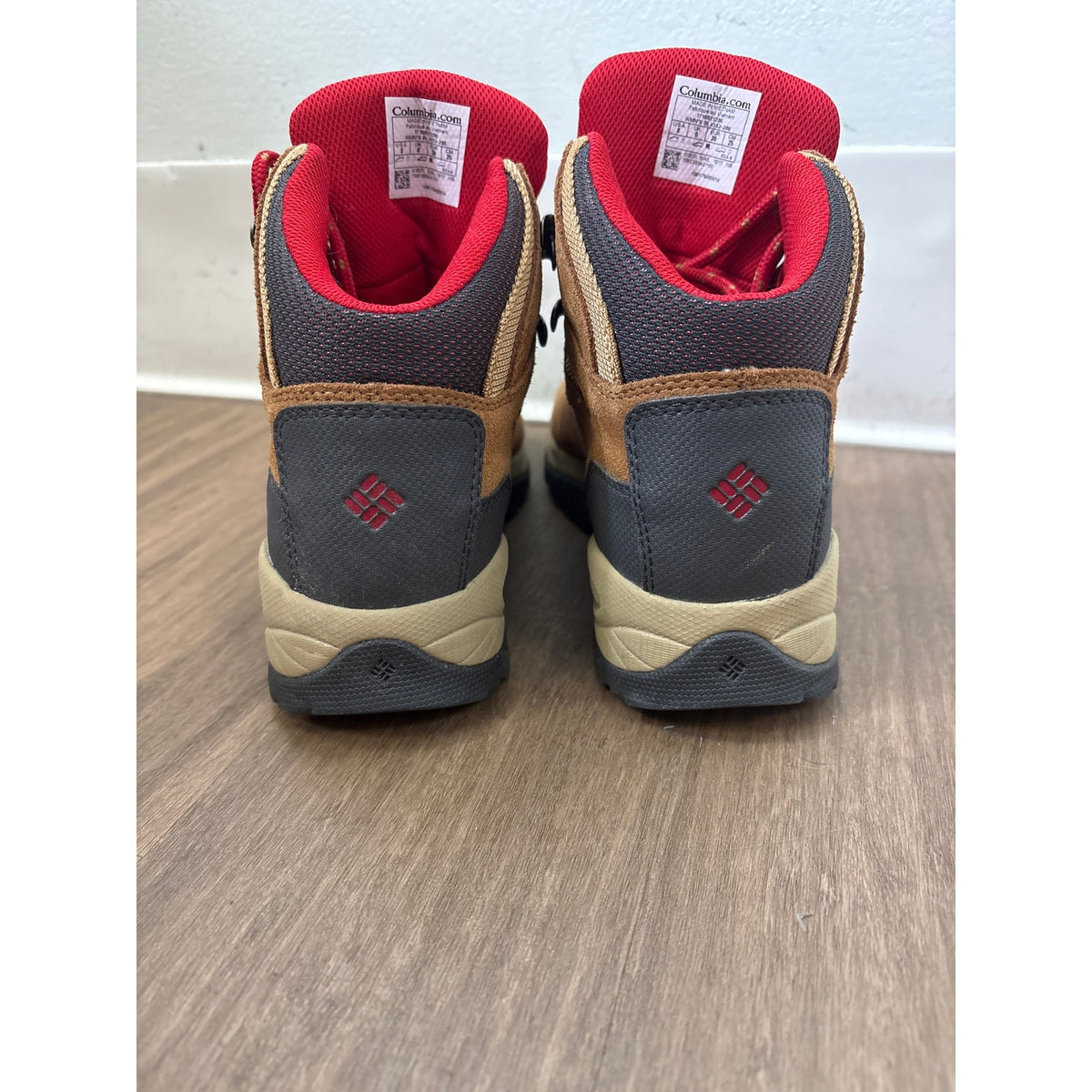NWOB Columbia Red Trim Brown Waterproof Suede Hiking Boots Sz 8