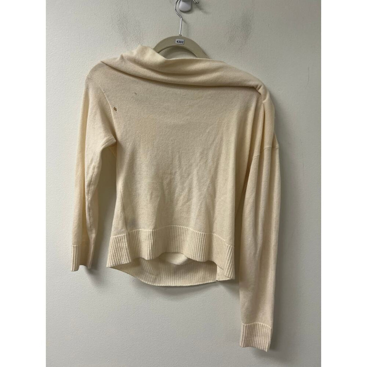 Halston White Sweater Size Extra Small
