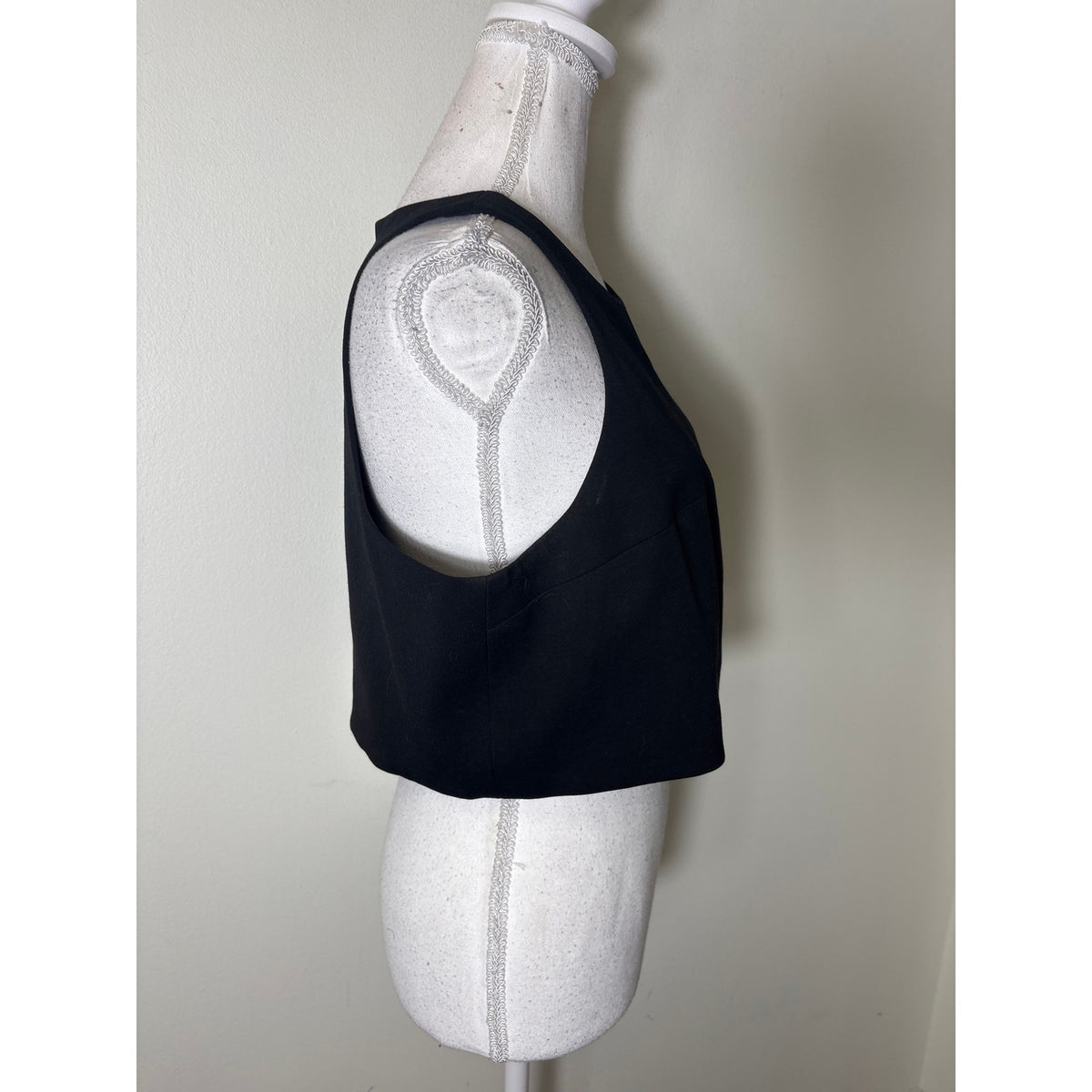 Black Halo Black Cropped Tank Top Sz 8