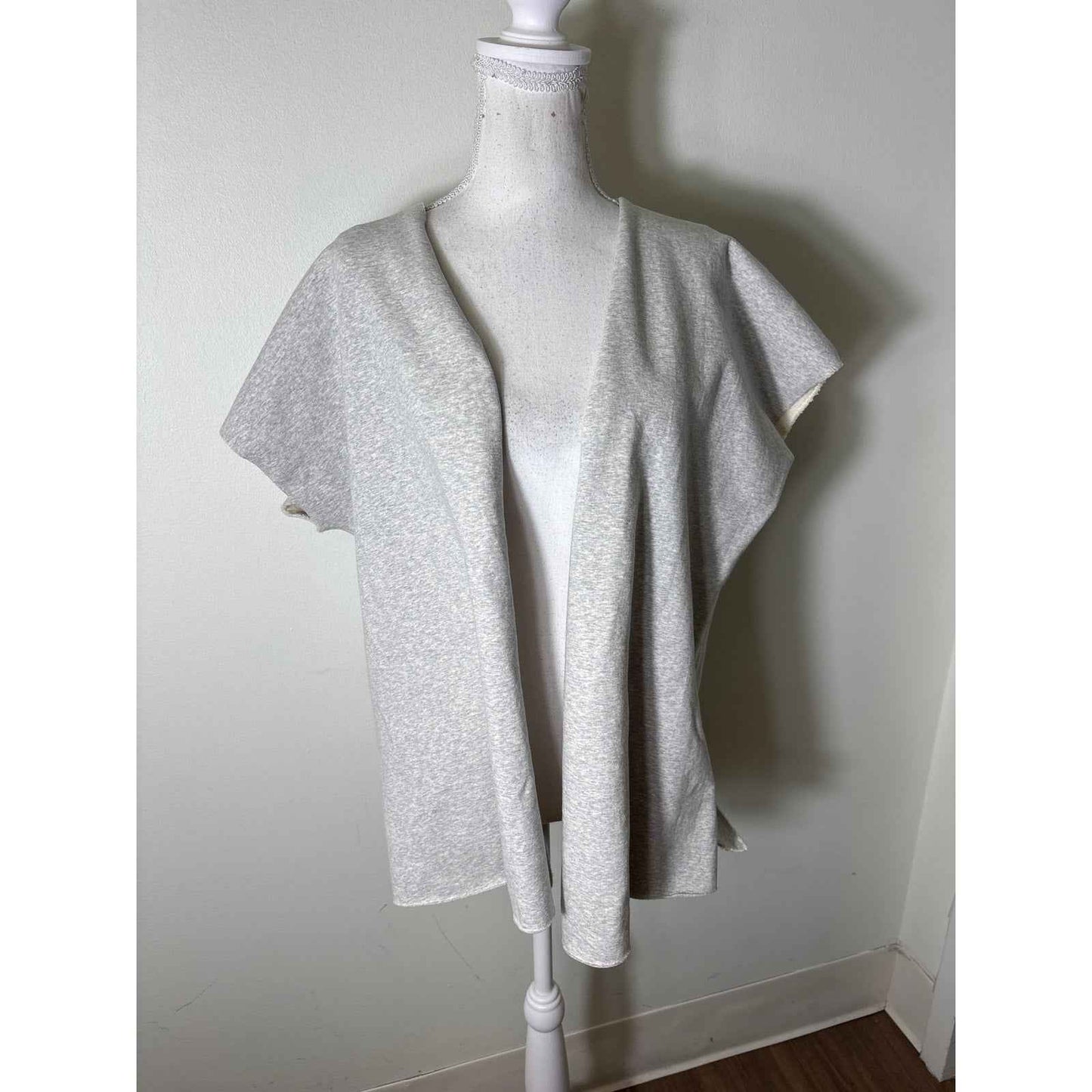 Ann Mashburn Gray Cap Sleeve Open Front Sweatshirt Sz L