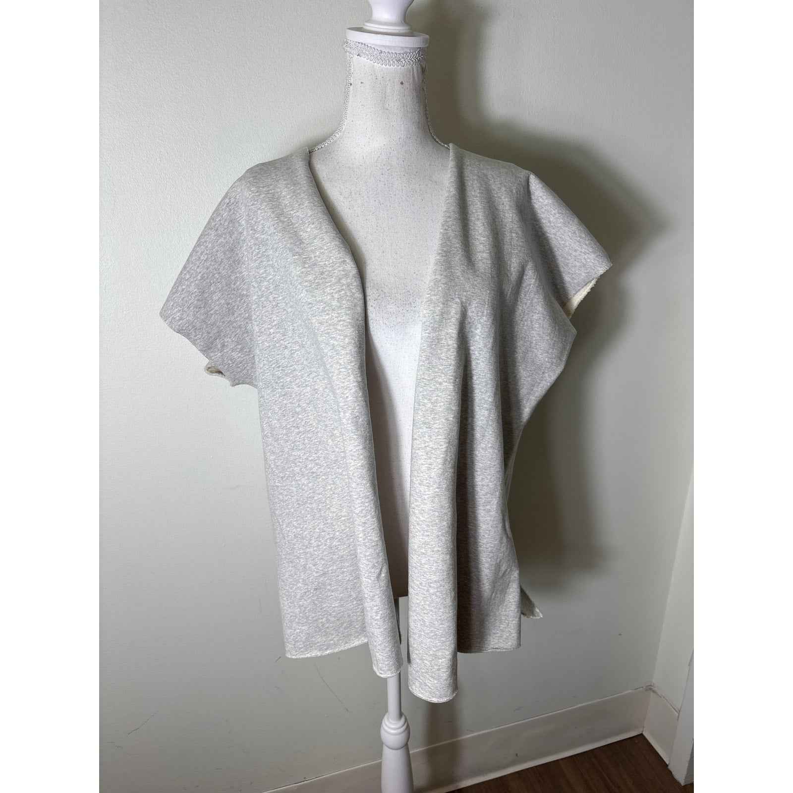 Ann Mashburn Gray Cap Sleeve Open Front Sweatshirt Sz L