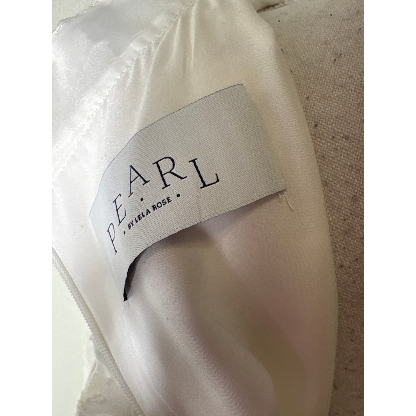 Pearl by Lela Rose White Applique Mock Neck Sleeveless Top Sz L