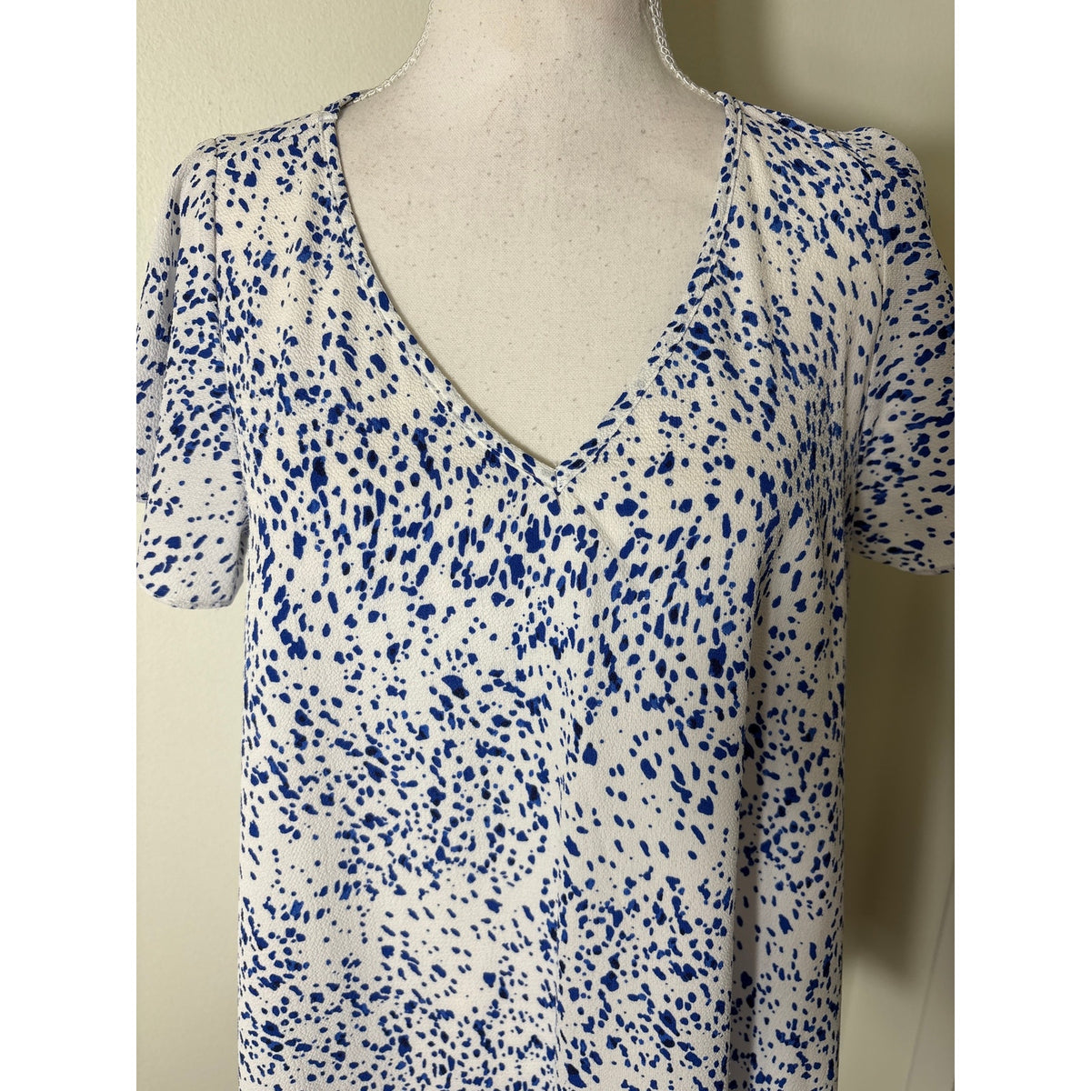 Buddy Love Blue and White Flutter Sleeve V-Neck Top Sz XS