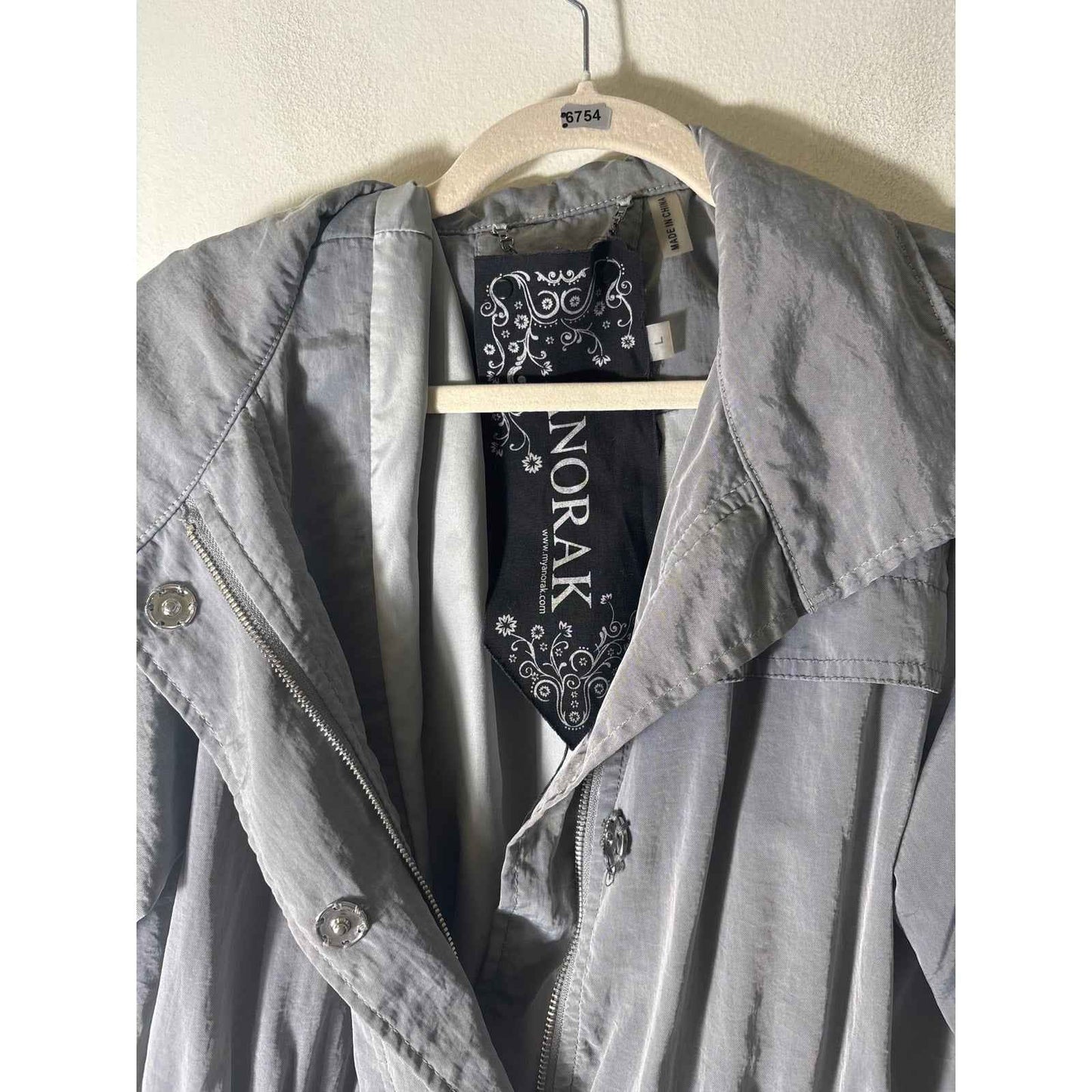 Anorak Gray Long Sleeve Rain Jacket with Optionl Hood Sz L