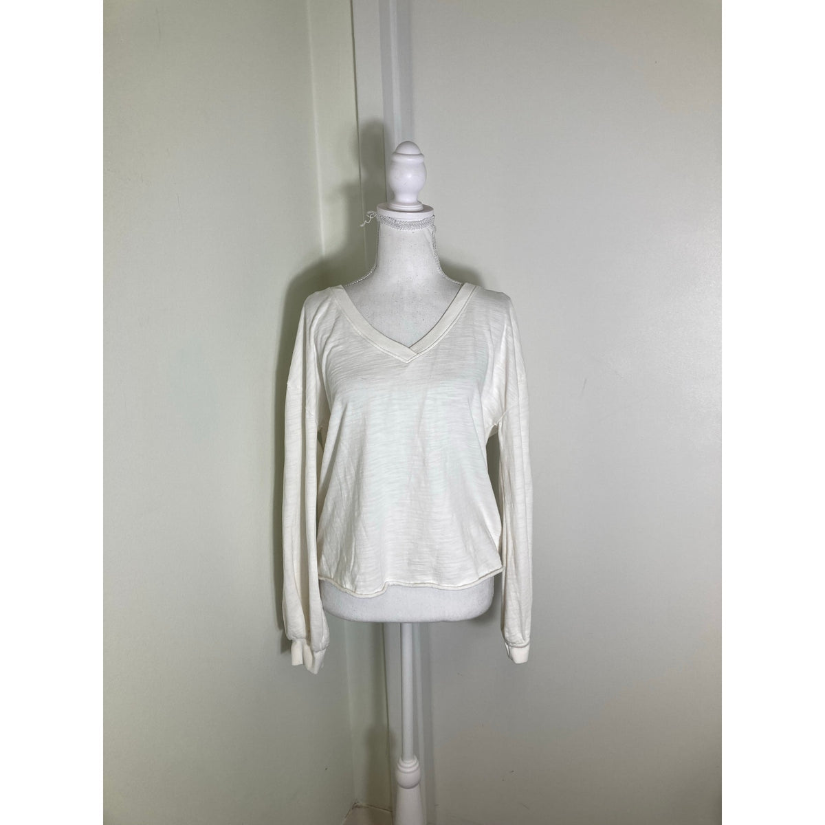 Nation Los Angeles Off White Long Sleeve V-Neck Sz M