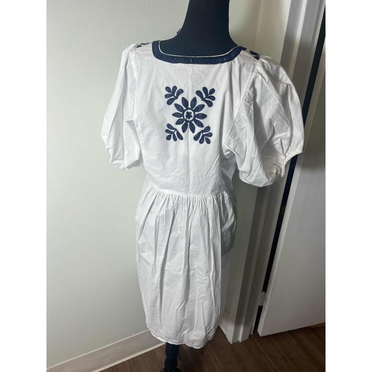 NWT Bella Tu Bubble Sleeve Knee Length Dress size small