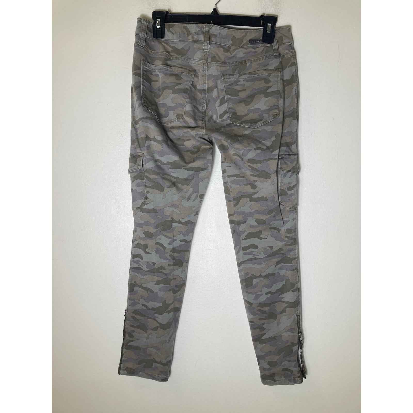 Level 99 Green Camo Cargo Skinny Jeans with Ankle Zip Sz 28