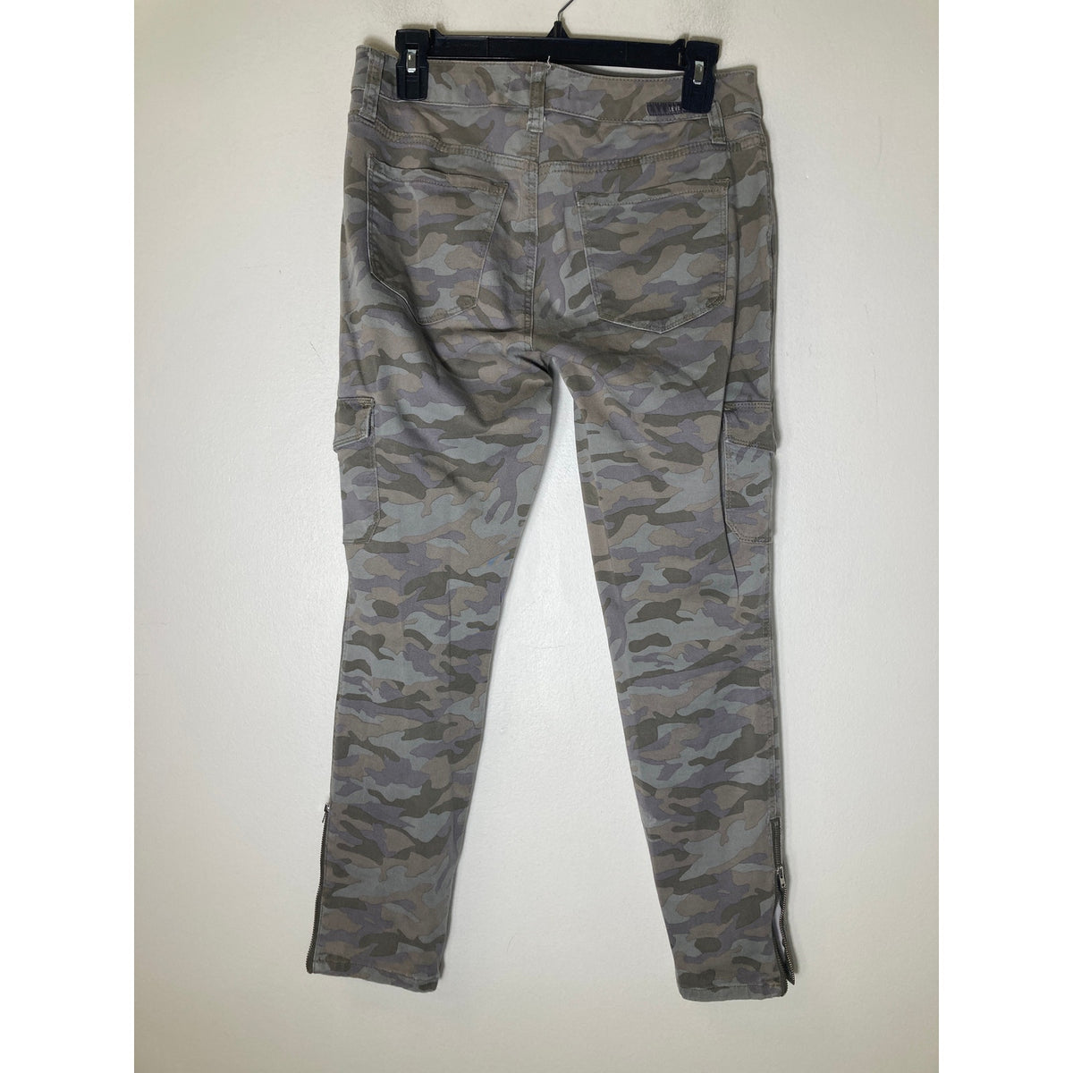 Level 99 Green Camo Cargo Skinny Jeans with Ankle Zip Sz 28