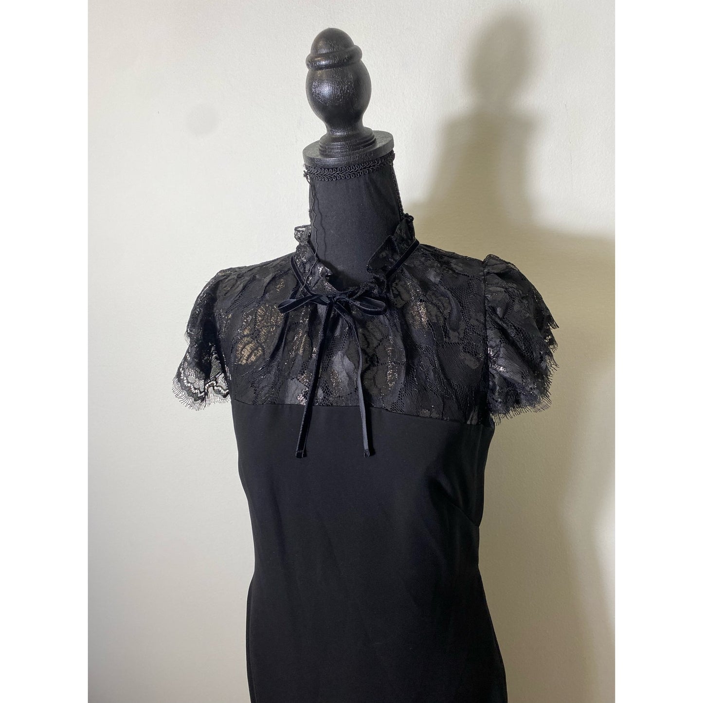 Shoshanna Black Lace Neckline Midi Sheath Dress Sz 6