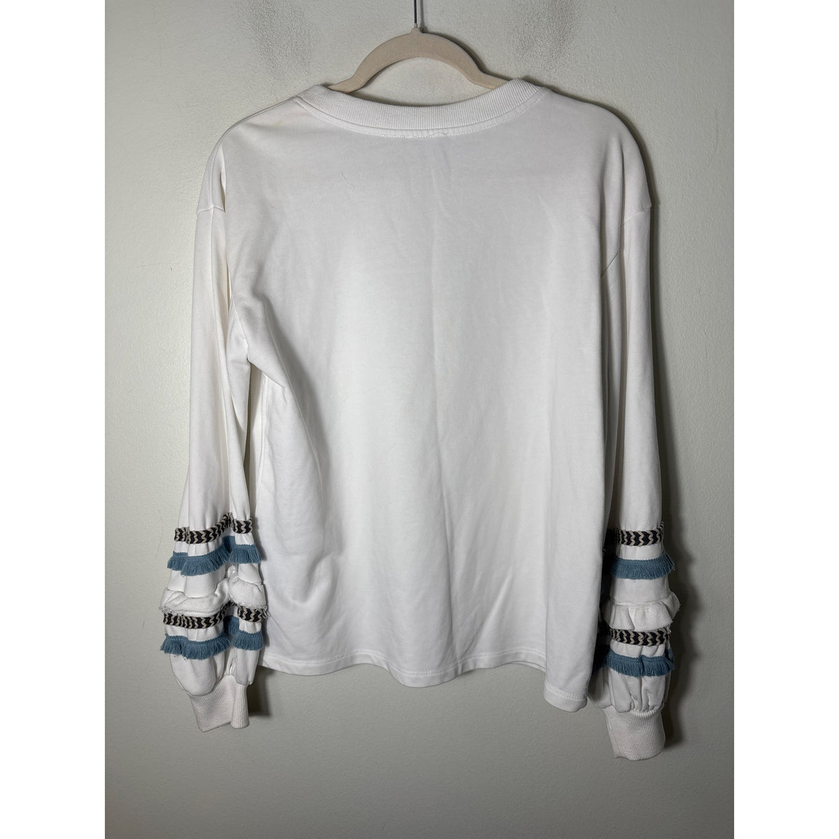 Junie White with Trimmed Long Sleeves Sweatshirt Sz M