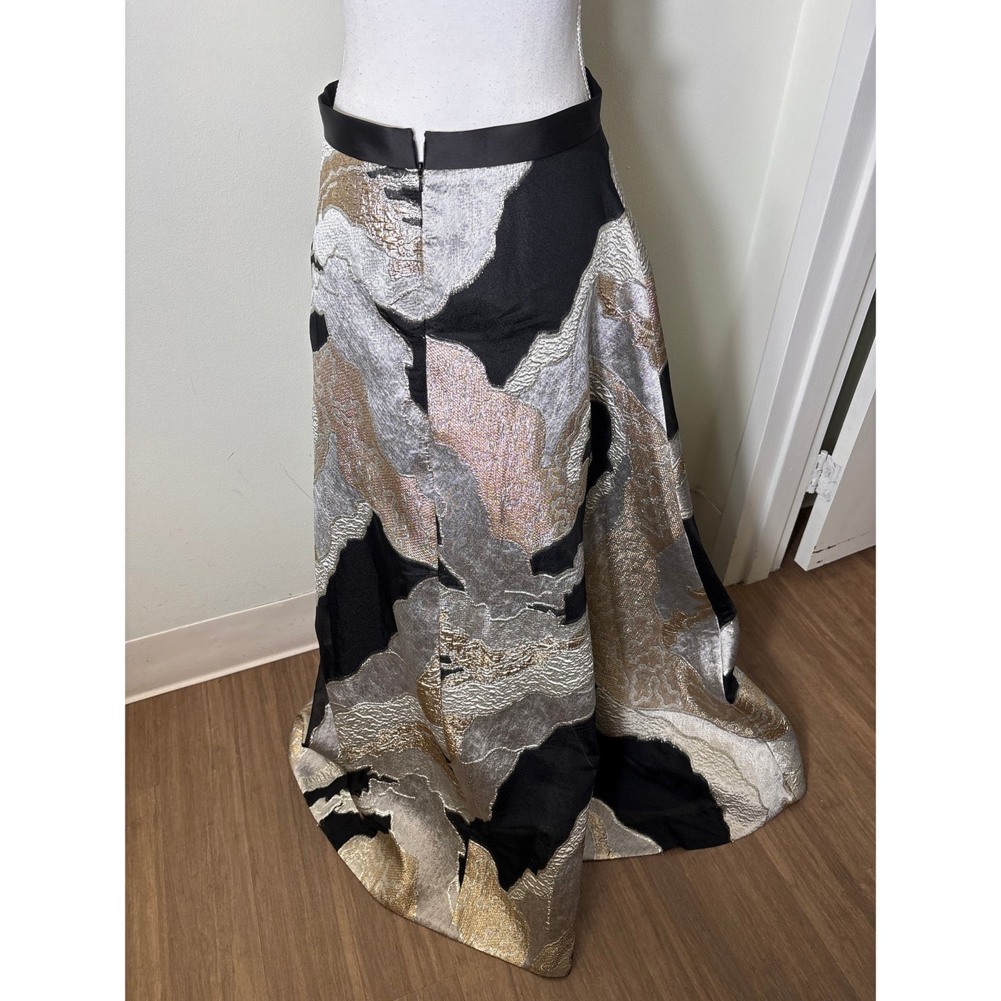 Hilton Hollis Black Silver Gold Floor Lenfth Ball Gown Skirt Sz 6