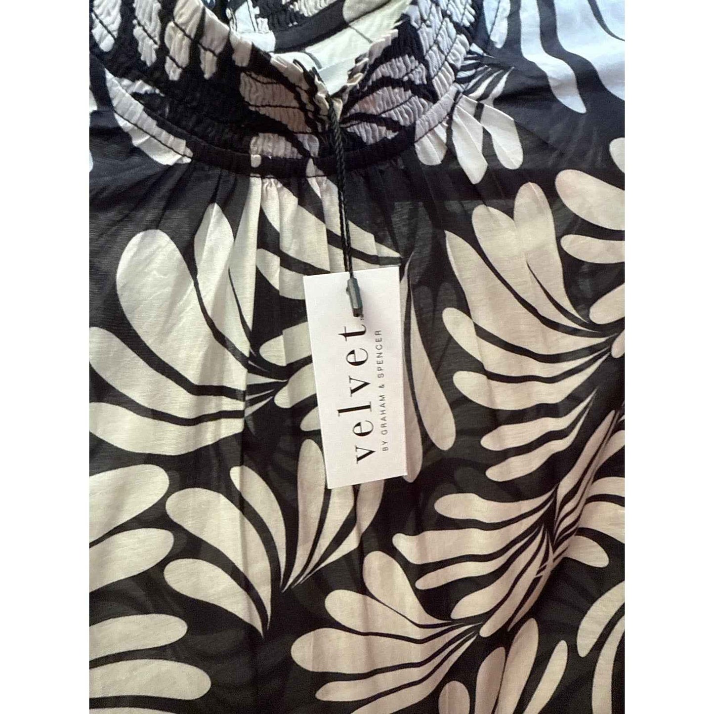 NWT Velvet Black/Cream Mock Neck Top SzM
