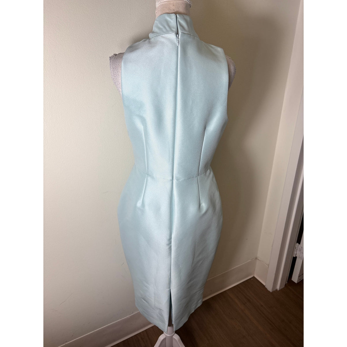 Badgley Mischka Light Blue Sleeveless Midi Sheath Dress Sz 6