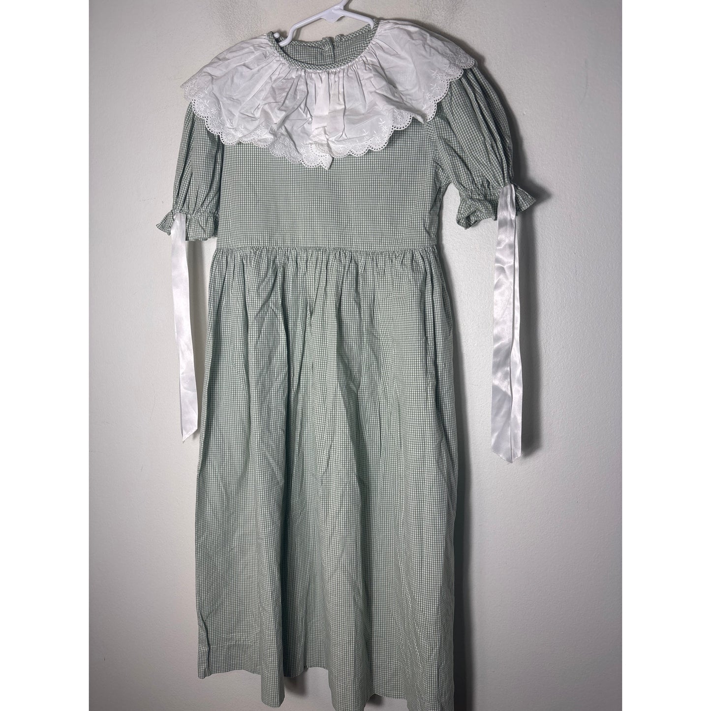 Girls Vintage Green Check Puff SLeeve Dress with White bibb collar Sz 7