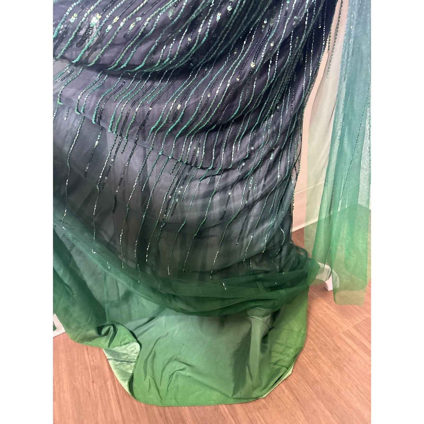 Marchesa Notte Black and Green V-Neck Floor Length Sleeveless Gown Sz 10