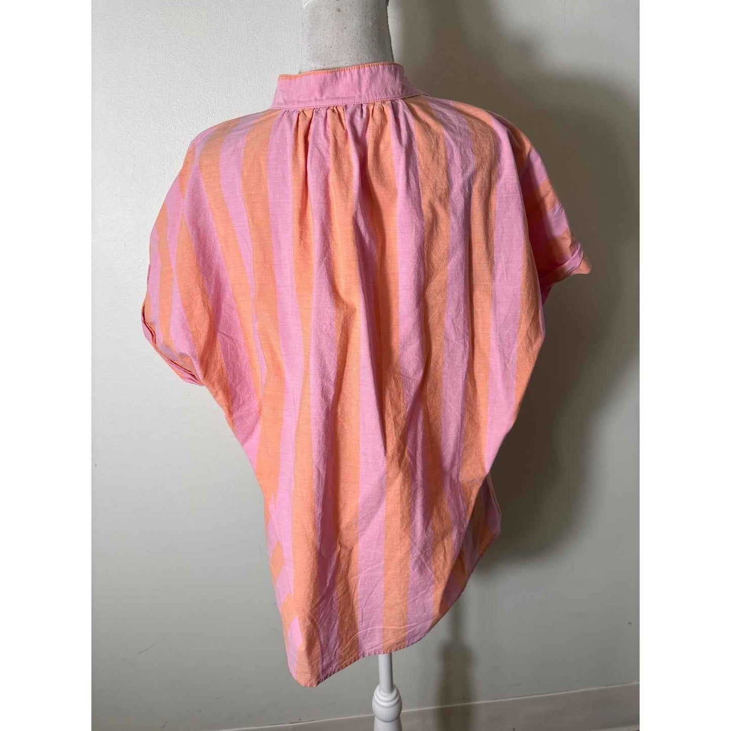 Finley Orange and Pink V Neck Short Sleeve Shirt Sz M