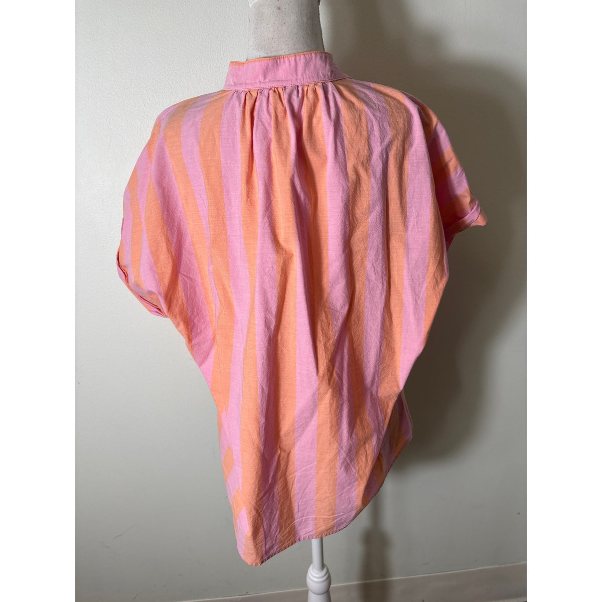 Finley Orange and Pink V Neck Short Sleeve Shirt Sz M