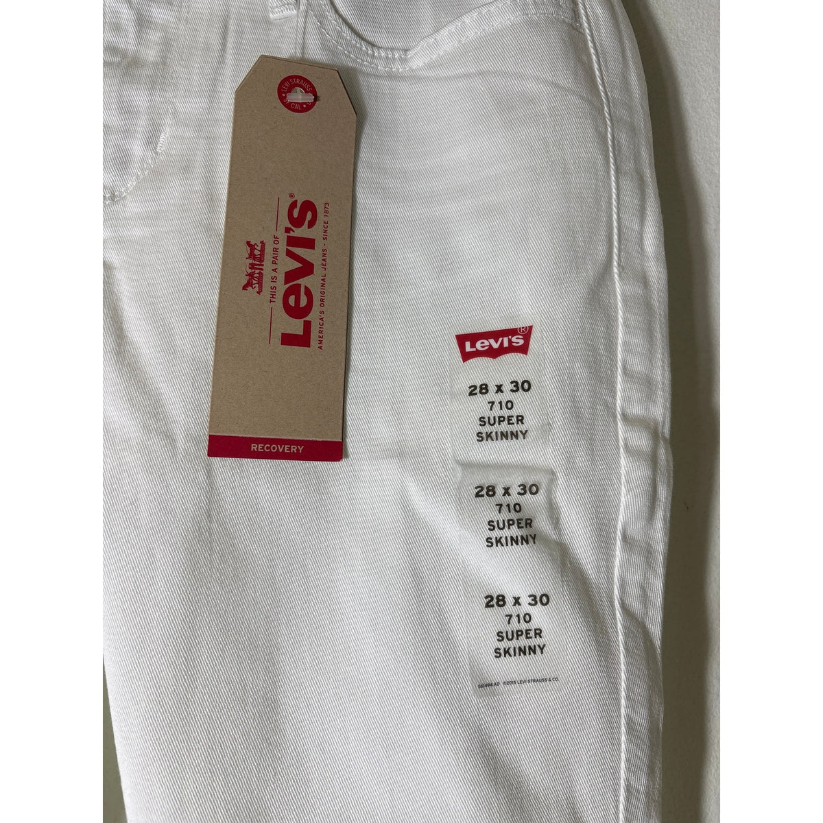 NWT Levi's White Super Skinny Jeans Sz 28x30