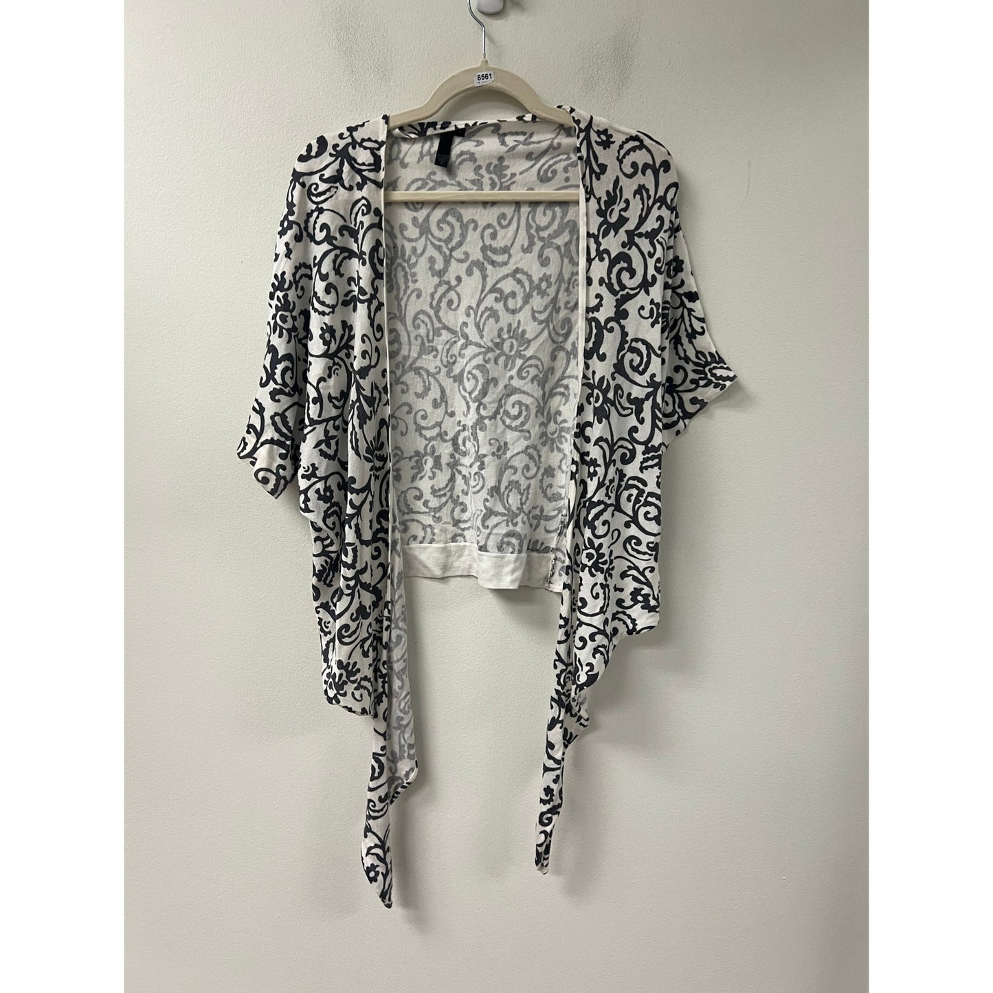 Soma Gray and White Pattern Short Sleeve Knit Wrap Sz M