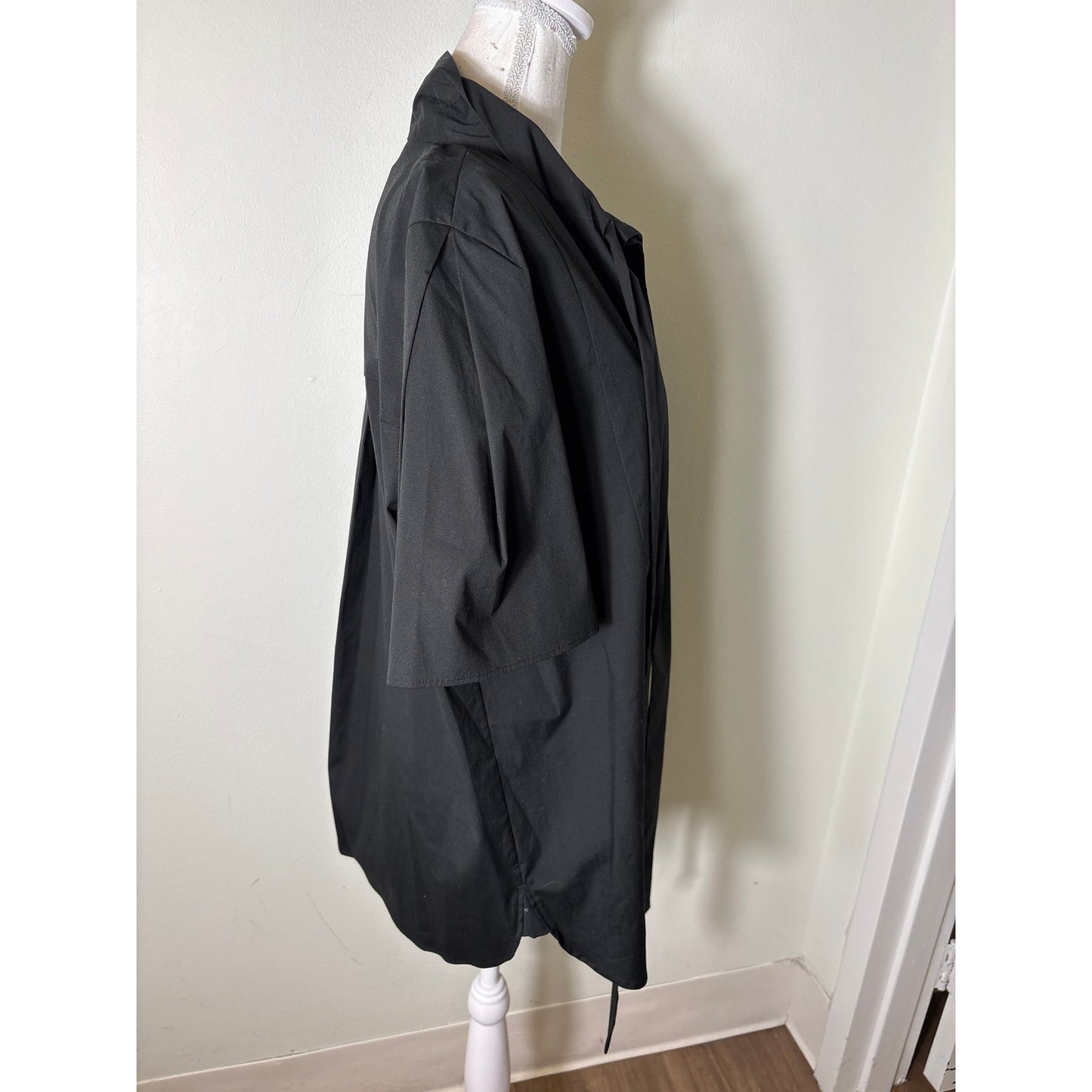 Carolina Herrera NY Black Cotton Short Sleeve Tie Neck Top Sz 10