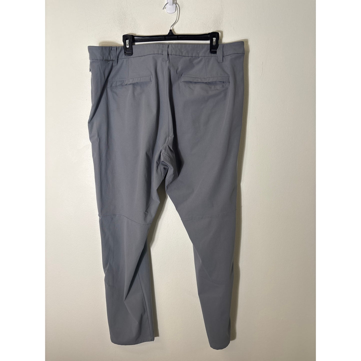 Men's Lululemon Medium Gray Flat Front Performance Pants Sz 40x30