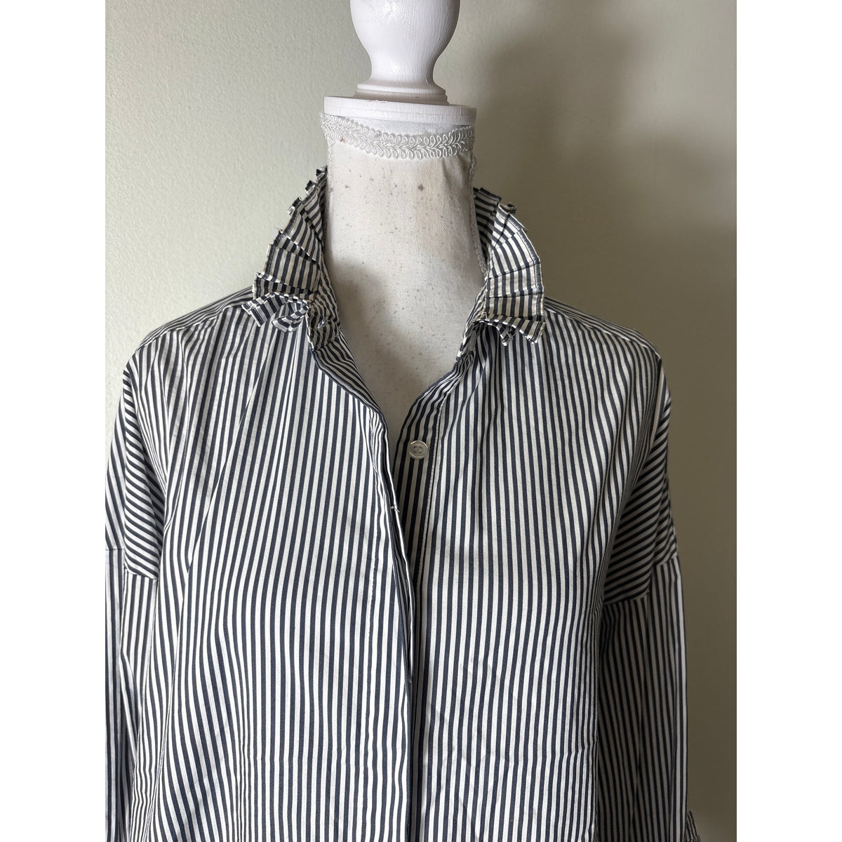 TG / The Garment Black and White Stripe Poplin Button Up Sz 8