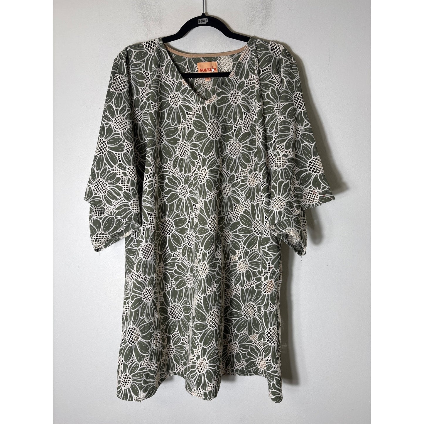 Solelia Sage Green Floral Embroidered Short Sleeve Knee Length Dress Sz M