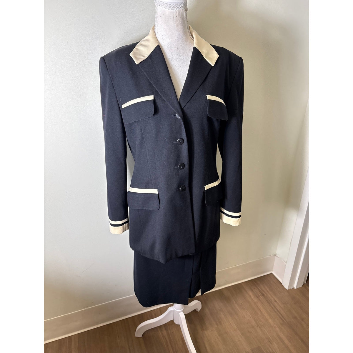 Escada Vintage Black and White Long Sleeve Midi SKirt Suit Set Sz 40