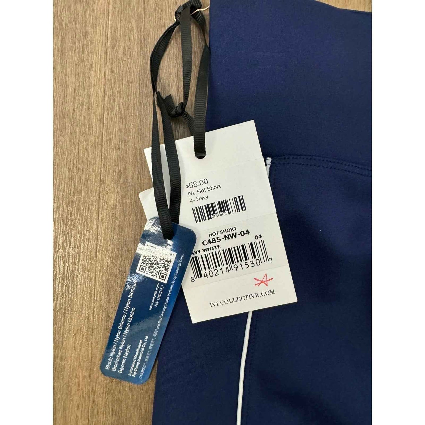 NWT Ivy Navy Blue and White Exercise Short Sz 4