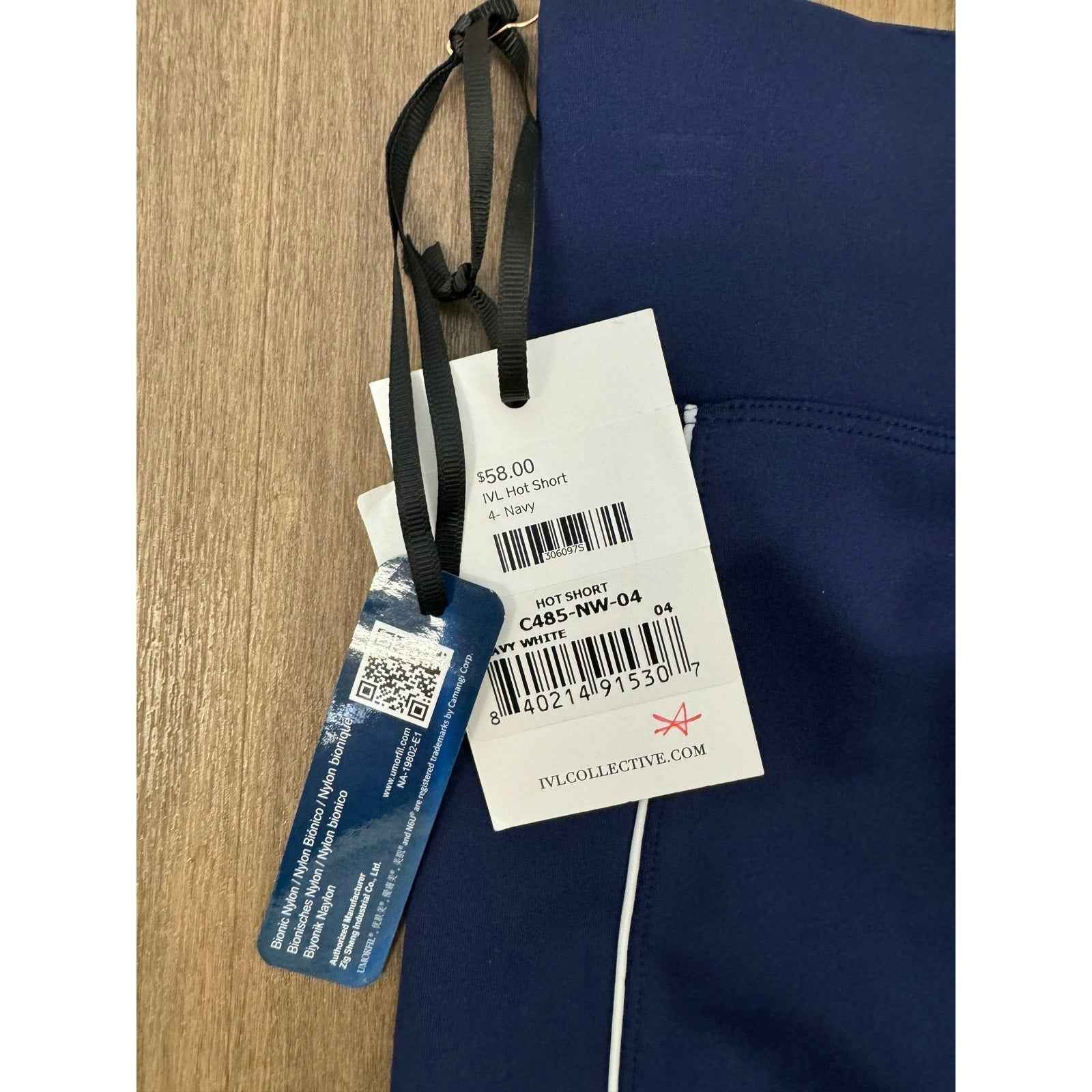 NWT Ivy Navy Blue and White Exercise Short Sz 4