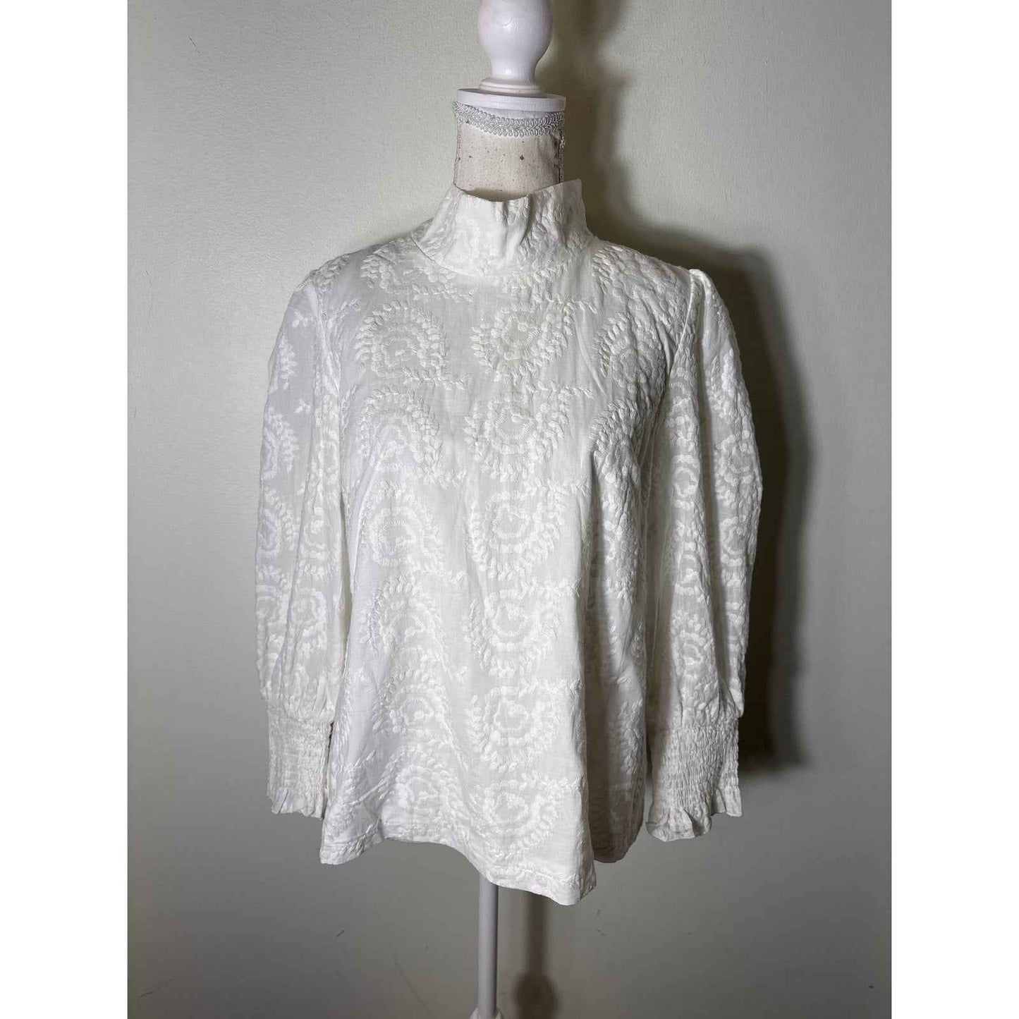 NWT Buru Long Sleeve Mod White Embroidery Top Sz xs