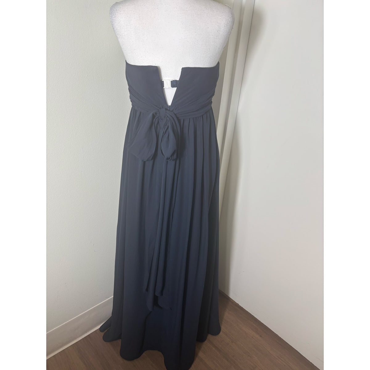 Gorgeous navy 
Strapless Flowy Floor Length Empire Style Evening Gown Sz 2