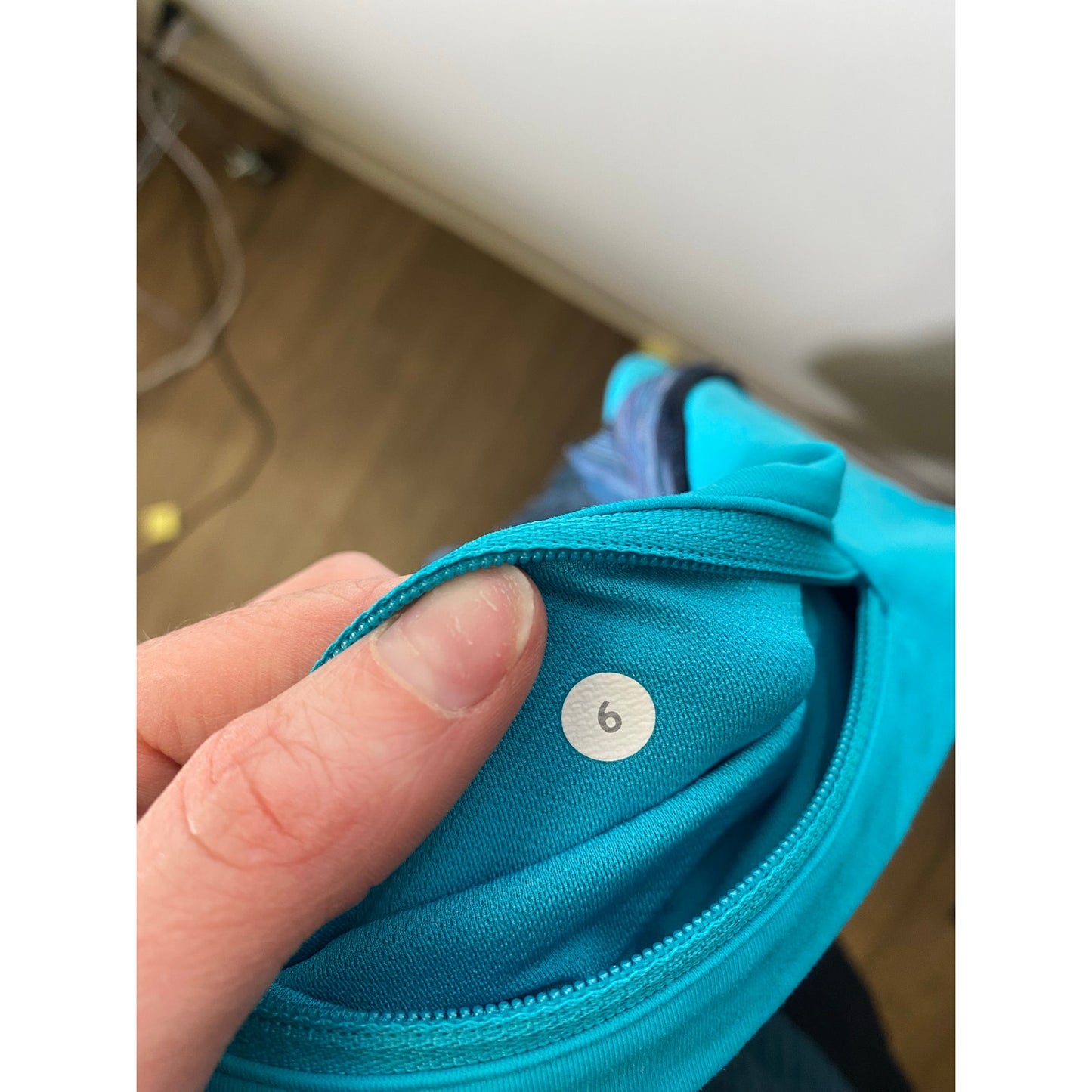 Lulul Lemon Blue and Teal Capri Leggings Sz 6