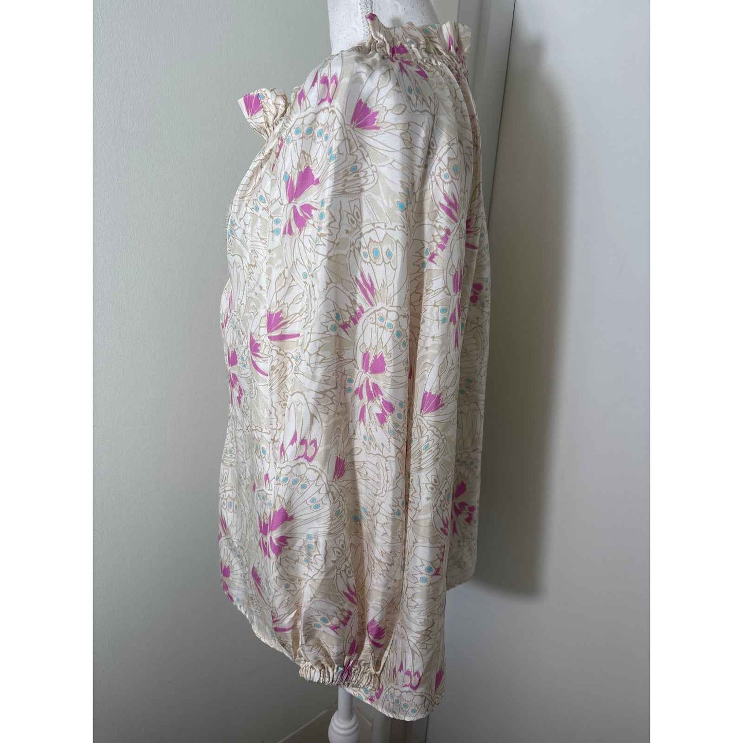 Ann Mashburn Cream and Pink Silk Floral Ruffled Neckline Blouse Sz M
