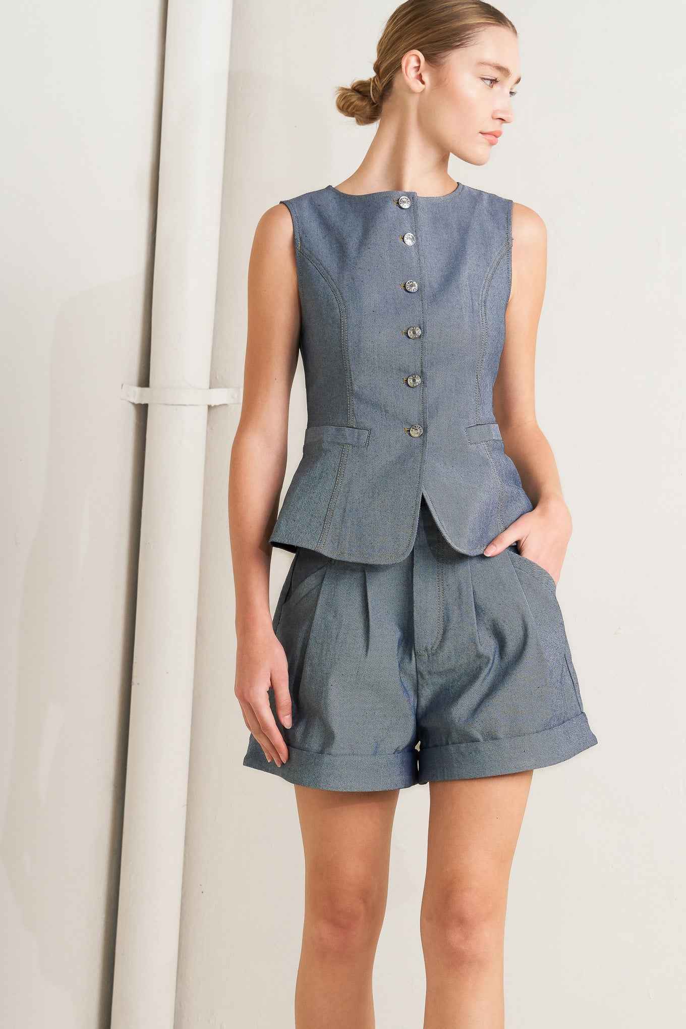 CONFIDENTLY COOL TAILORED WOVEN VEST
