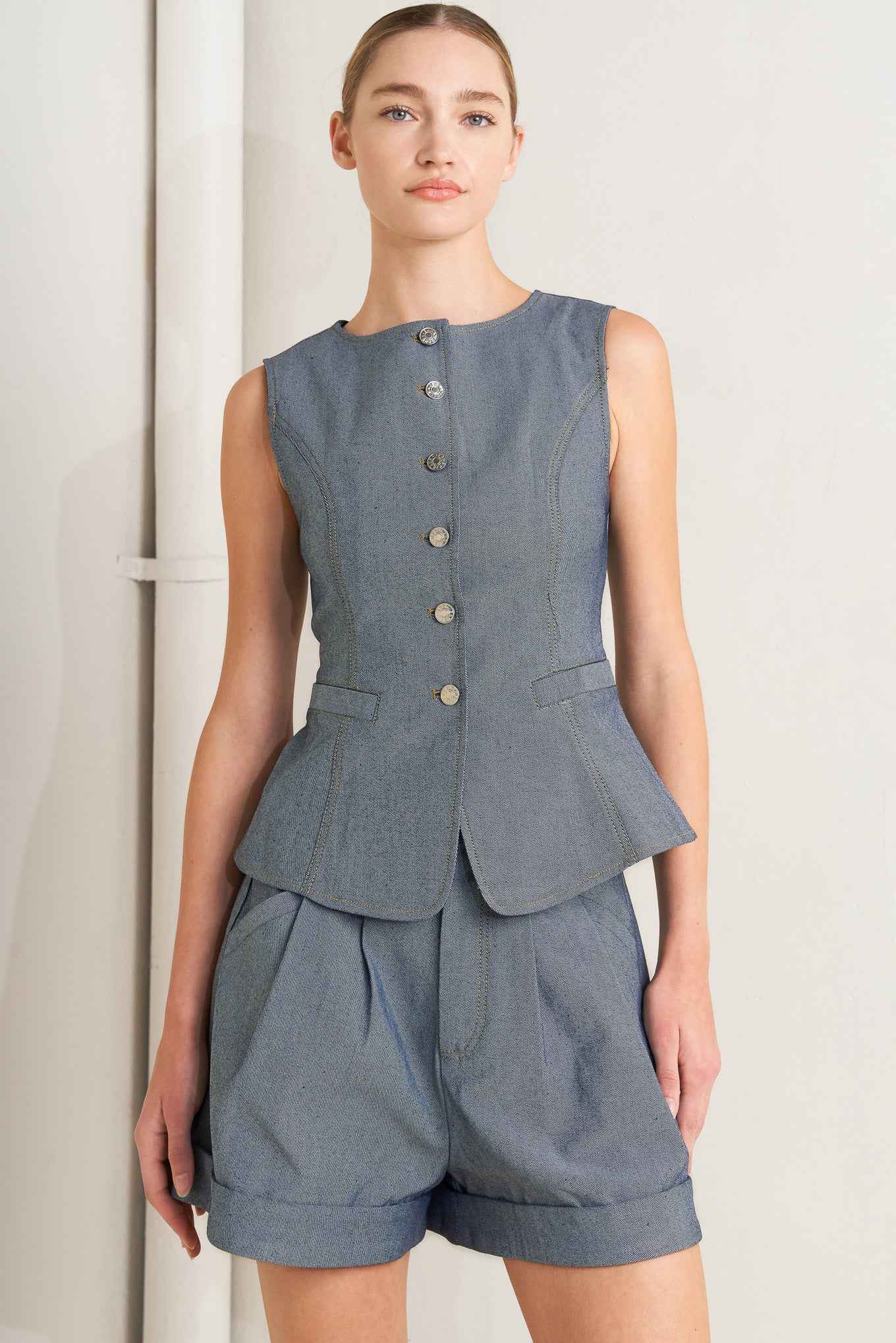 CONFIDENTLY COOL TAILORED WOVEN VEST