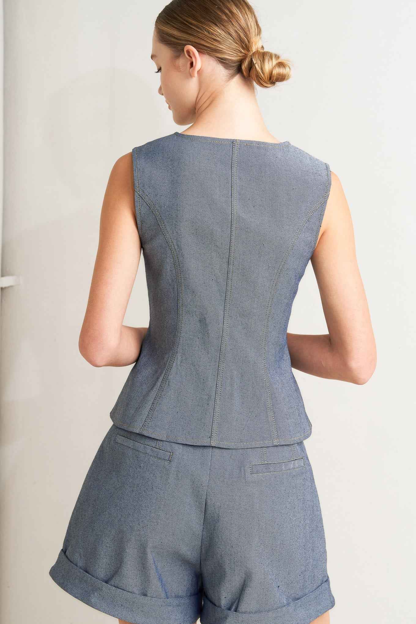CONFIDENTLY COOL TAILORED WOVEN VEST