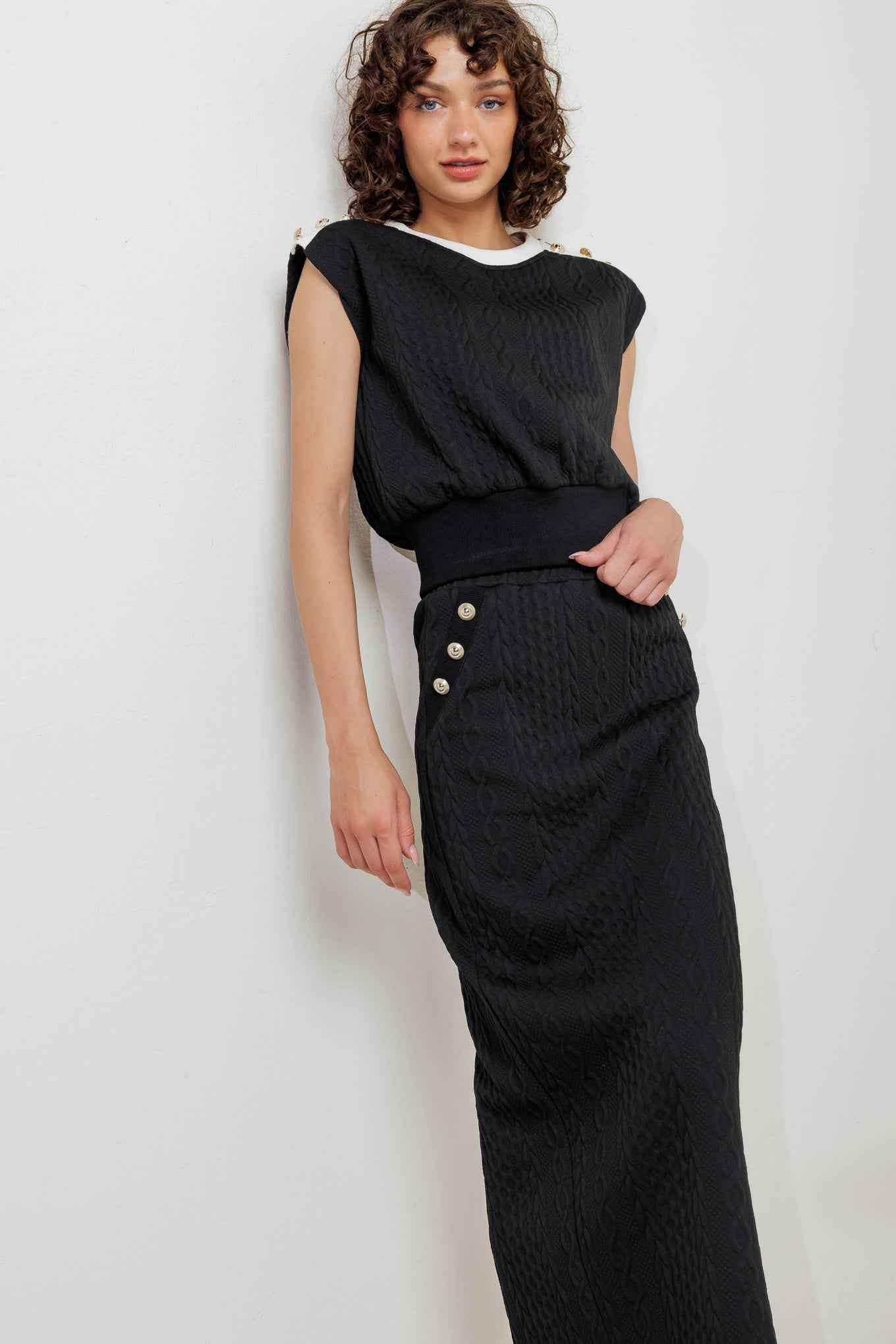 URBAN LUXE COMMAND KNIT MIDI SKIRT