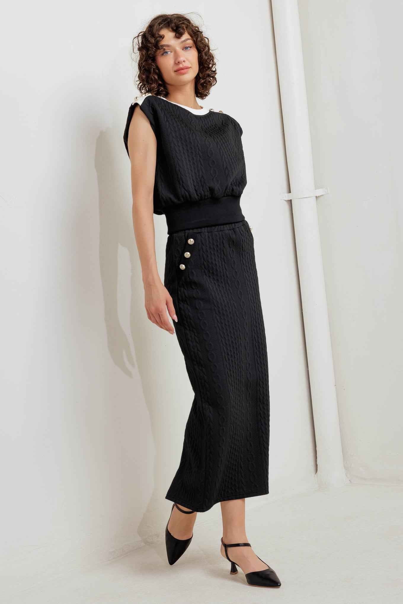 URBAN LUXE COMMAND KNIT MIDI SKIRT