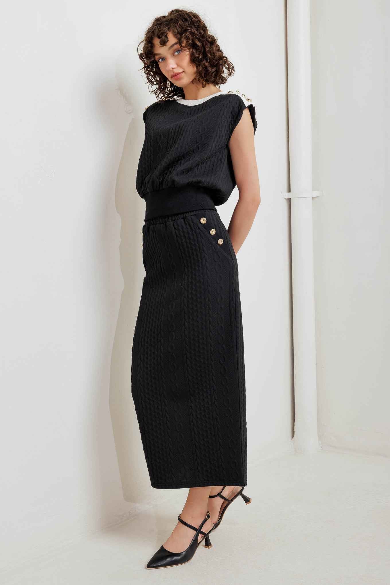 URBAN LUXE COMMAND KNIT MIDI SKIRT