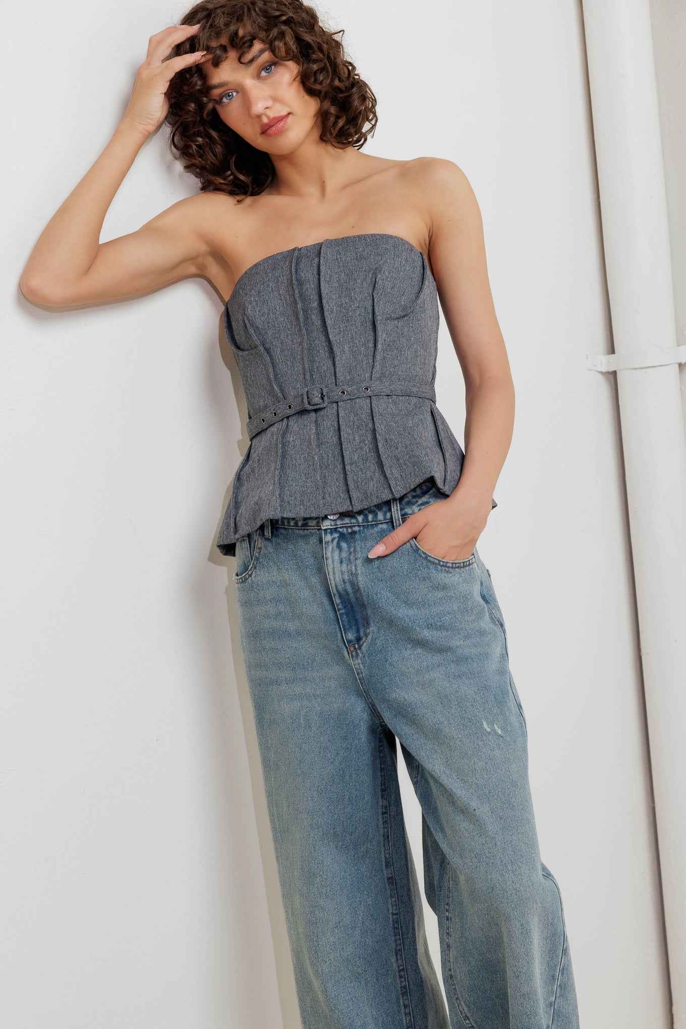 TIMELESS LOOK WOVEN TUBE TOP