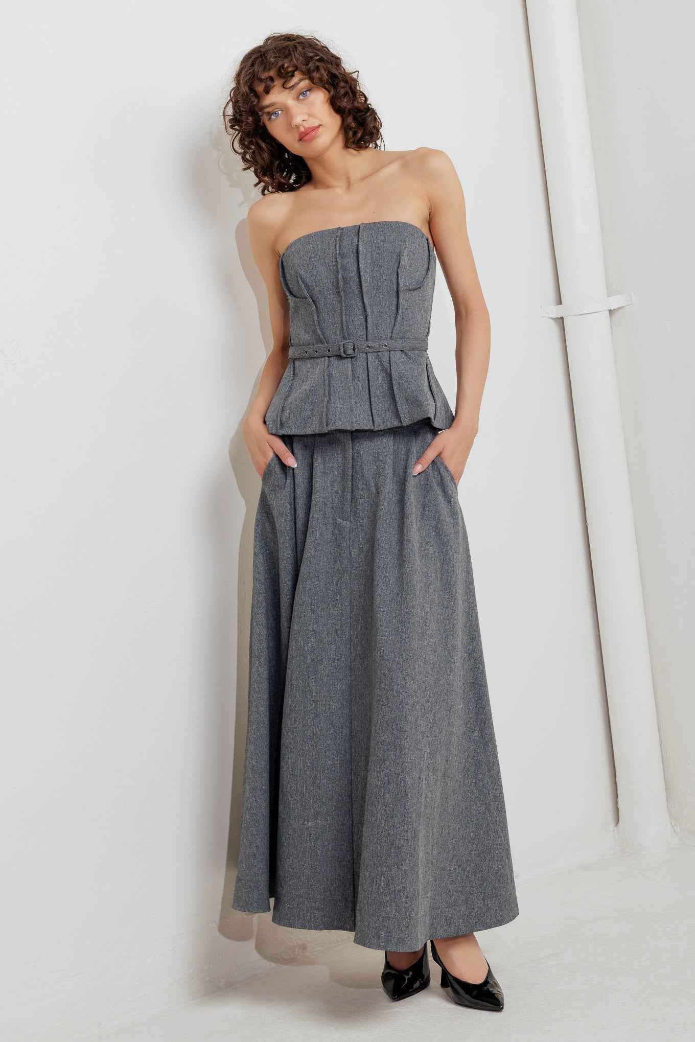 TIMELESS LOOK WOVEN TUBE TOP