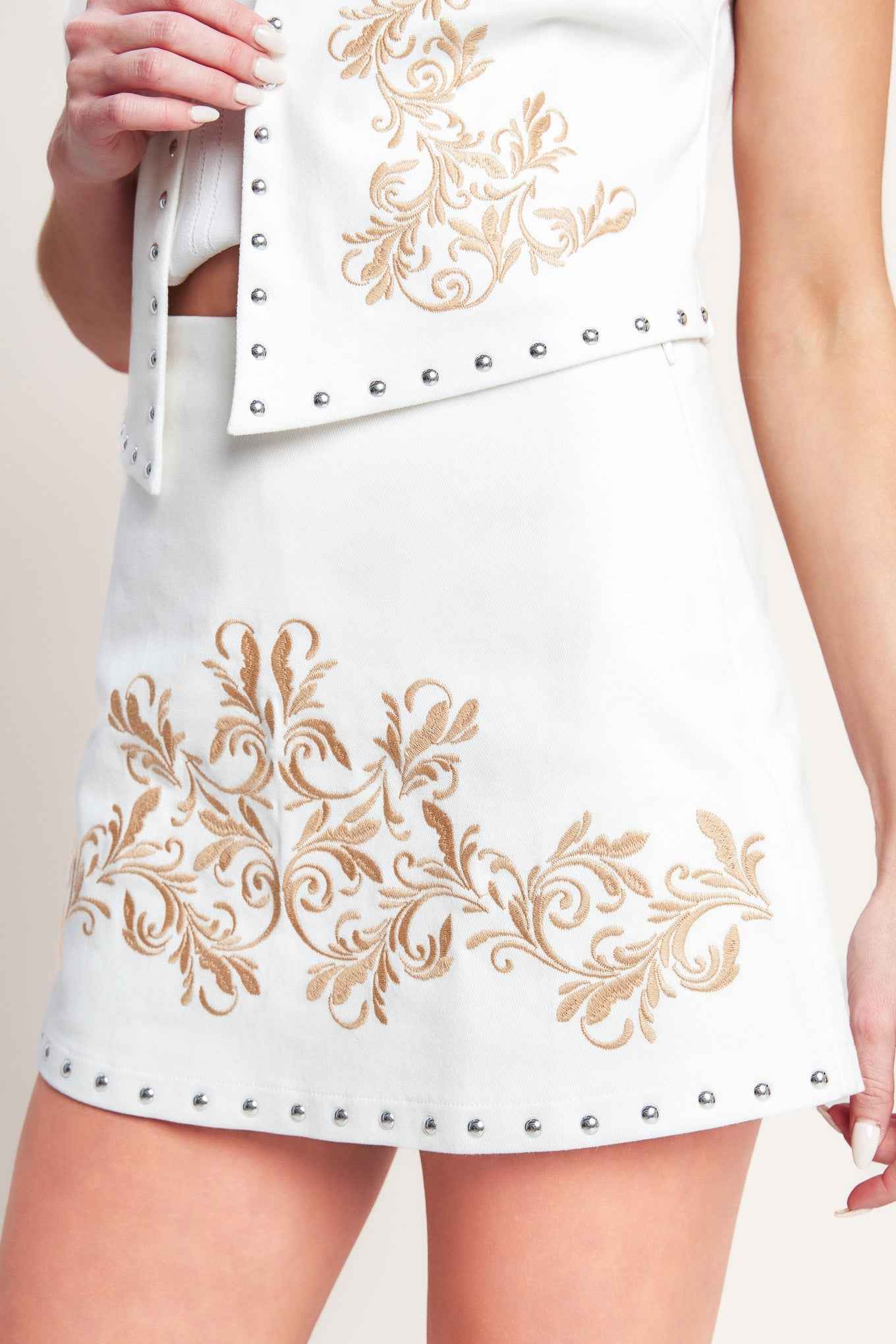 ALL EYES ON YOU WOVEN SKORT