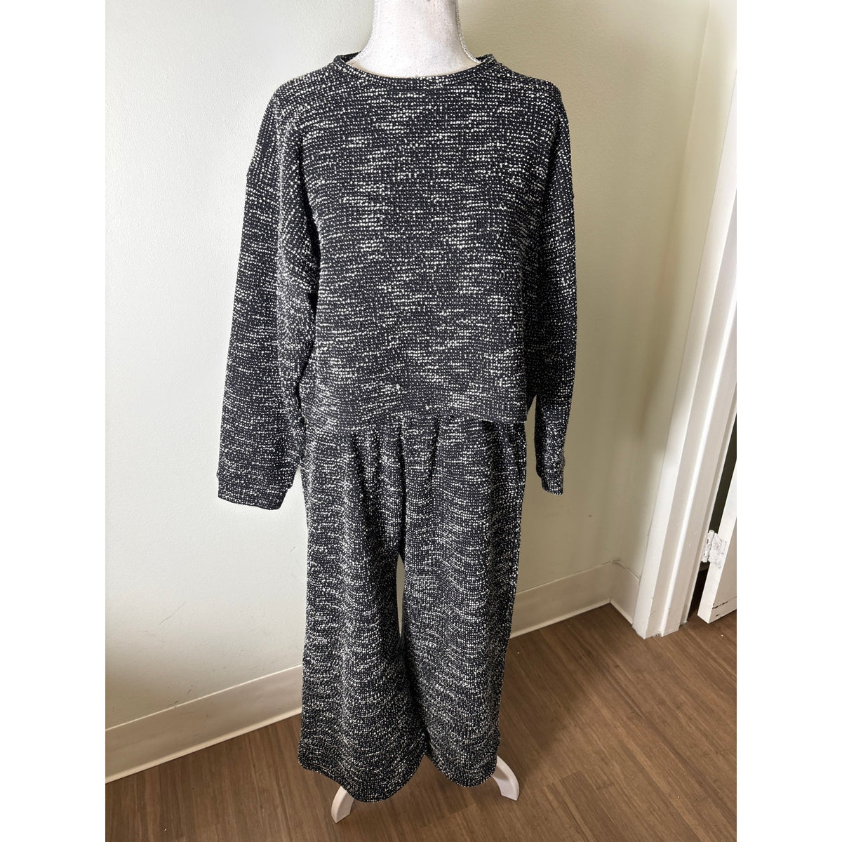 Buru Black and White Knit Top and Bottom Set Sz S/M
