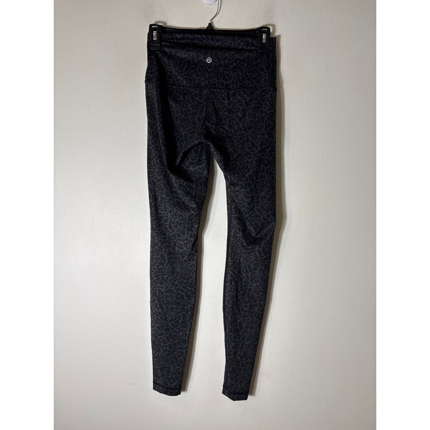 Lululemon Black Floral Print Athletic Leggings Sz 6