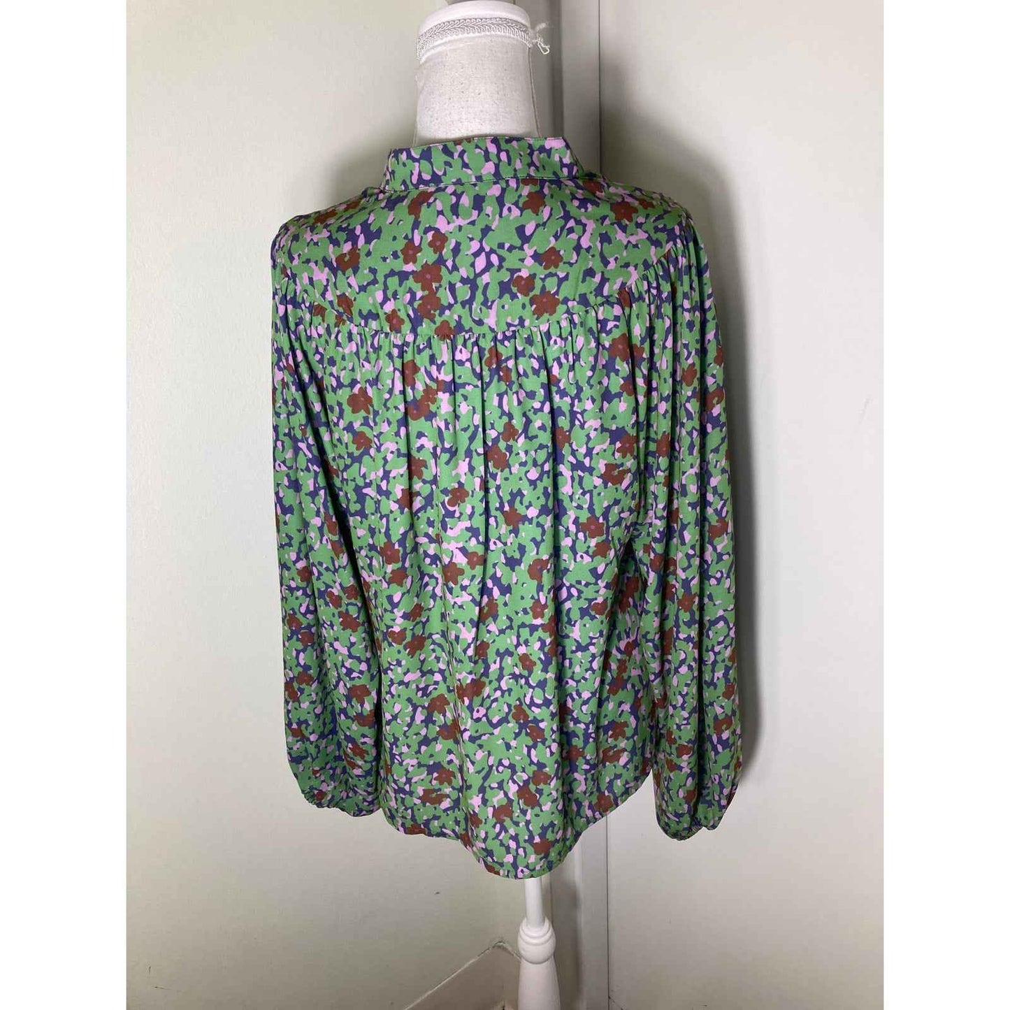 Laroque Green and Pink Printed Button Up Blouse Sz xs