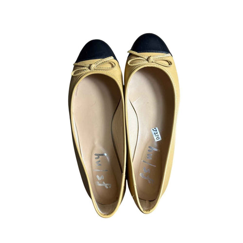 NWOB sf/ny Tan Black Leather Ballet Flats Sz 7.5